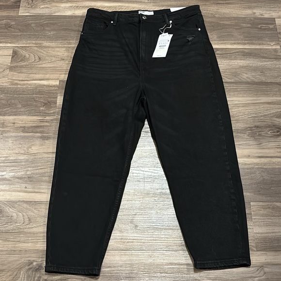 ***NWT*** Bershka “Mom Slim” Jeans - Picture 3 of 7